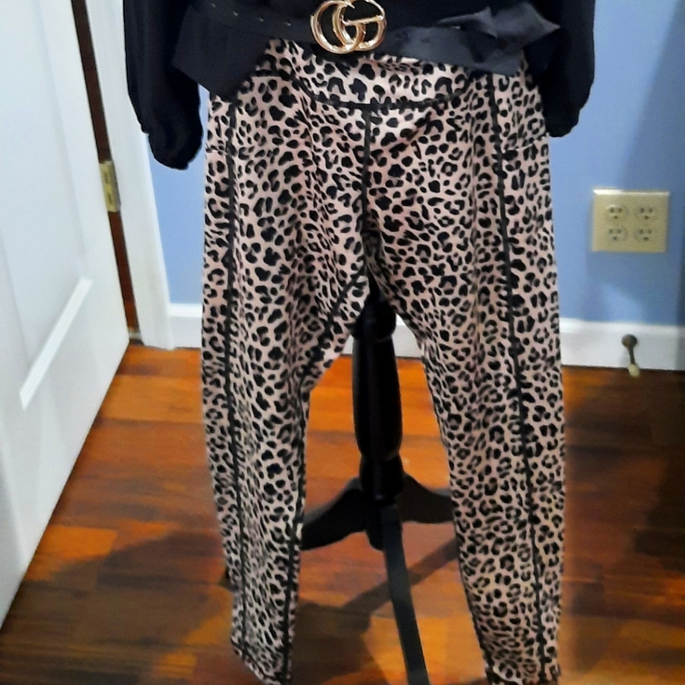 Cheetah leggings Medium in women's